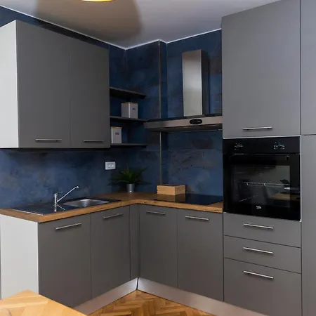 Anabella Ii 자다르